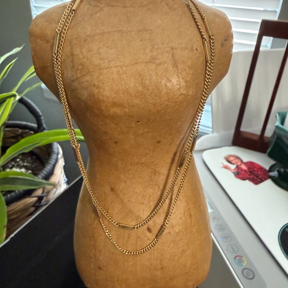Vintage Avon Gold Chain Necklace. 16”. Very pretty and in great shape.